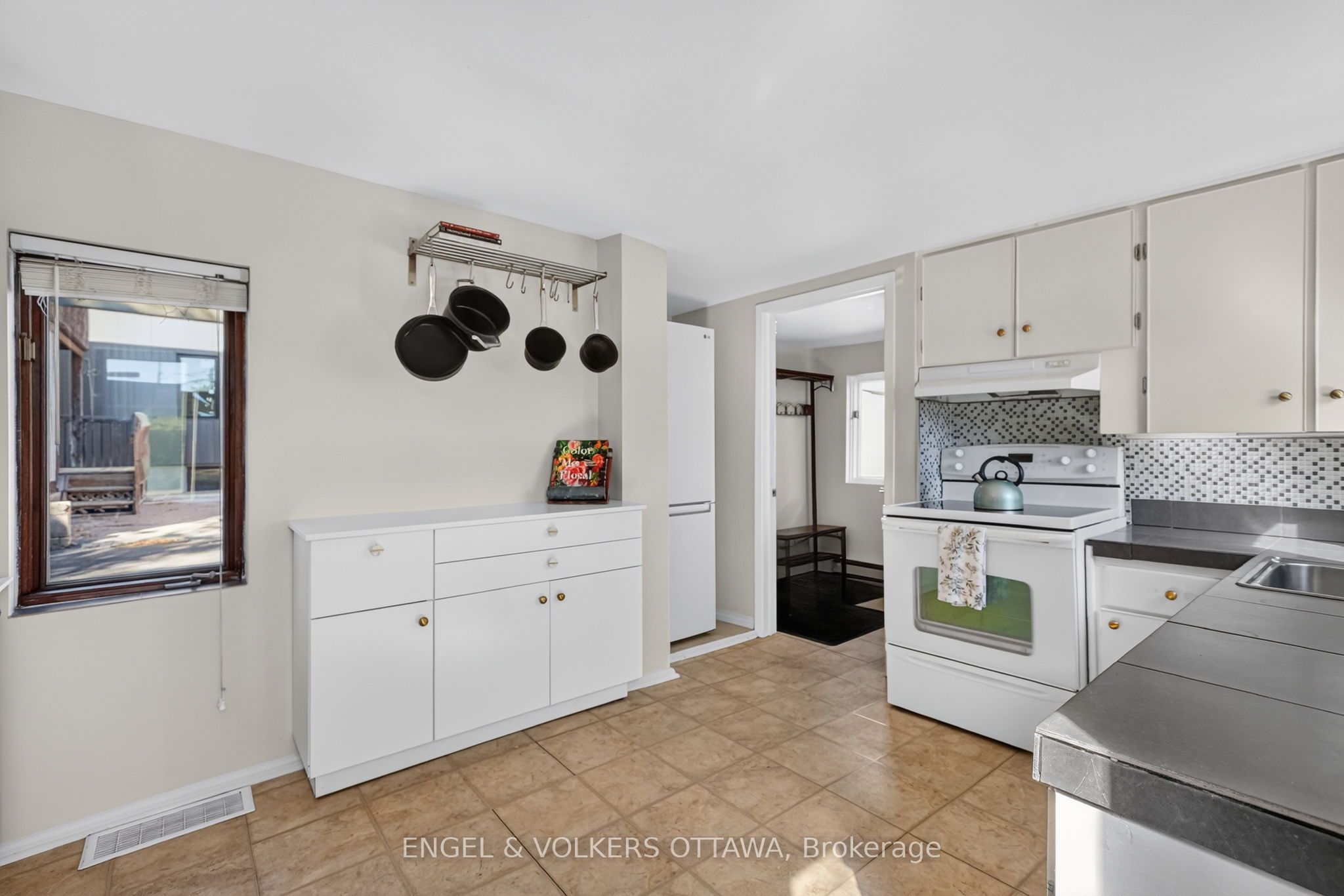319 Savard Avenue Property Photo 28