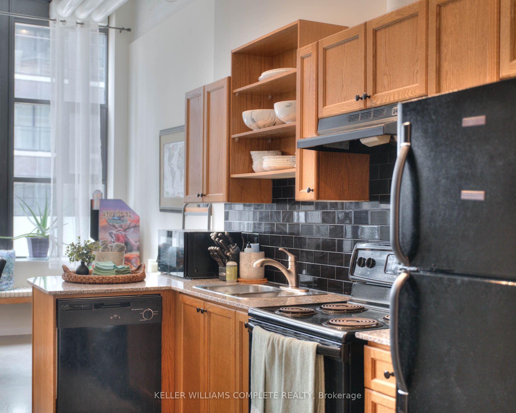 410 King Street W 108 Property Photo 4