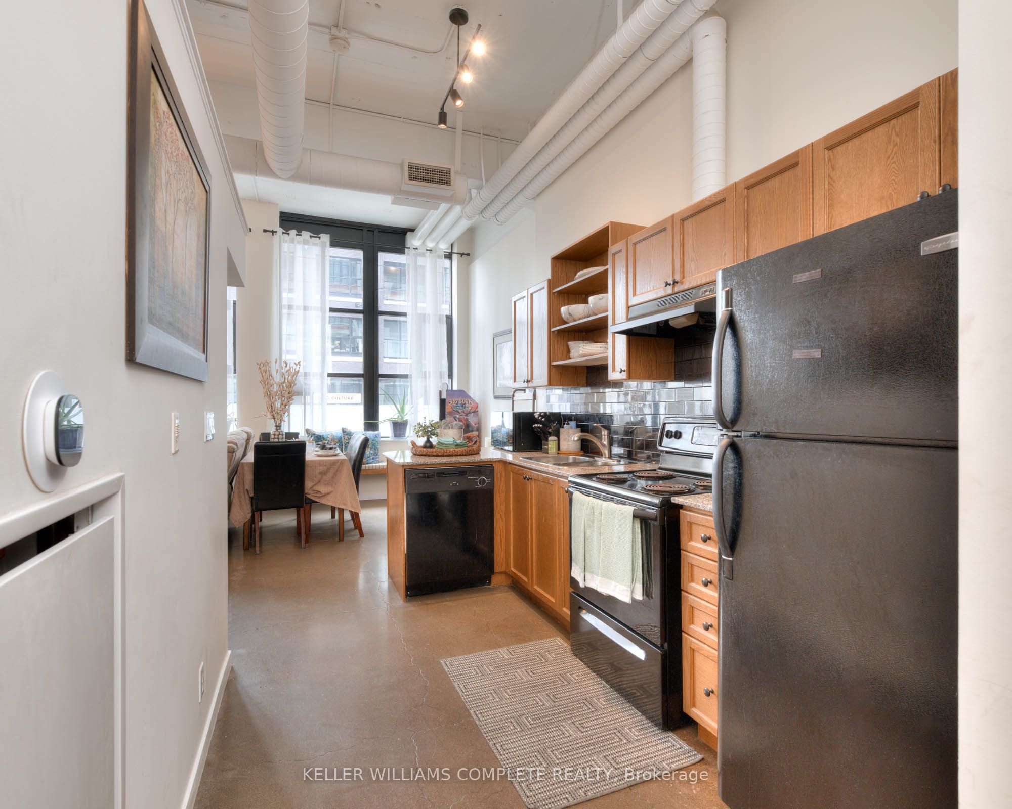 410 King Street W 108 Property Photo 7