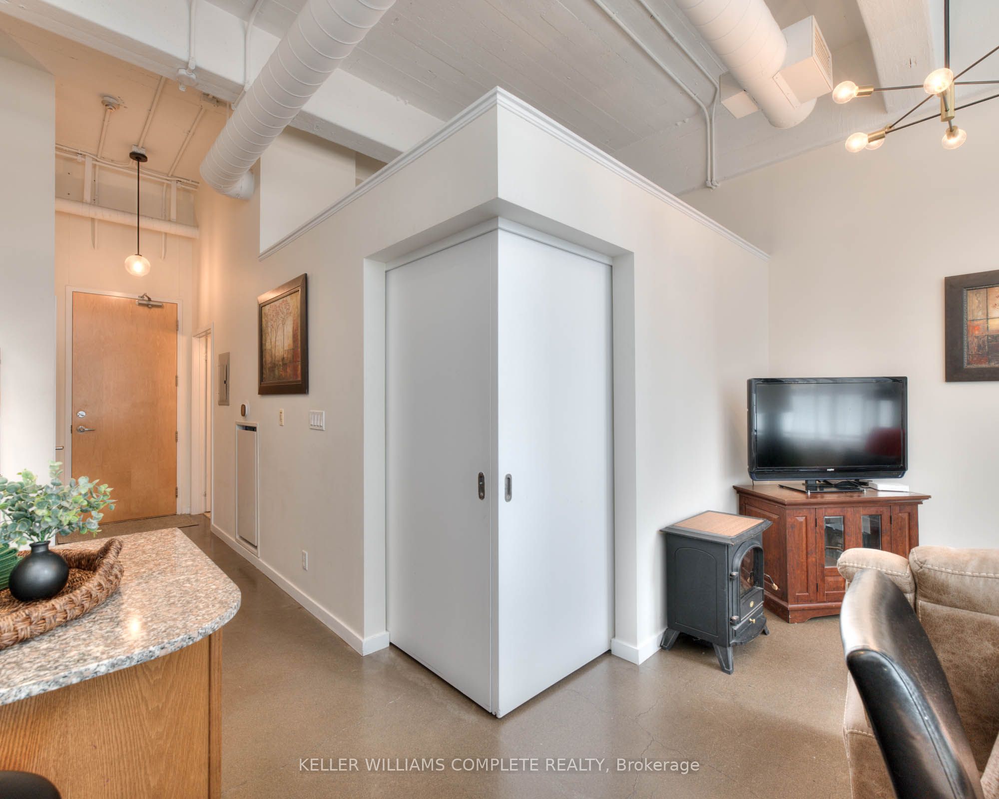 410 King Street W 108 Property Photo 15