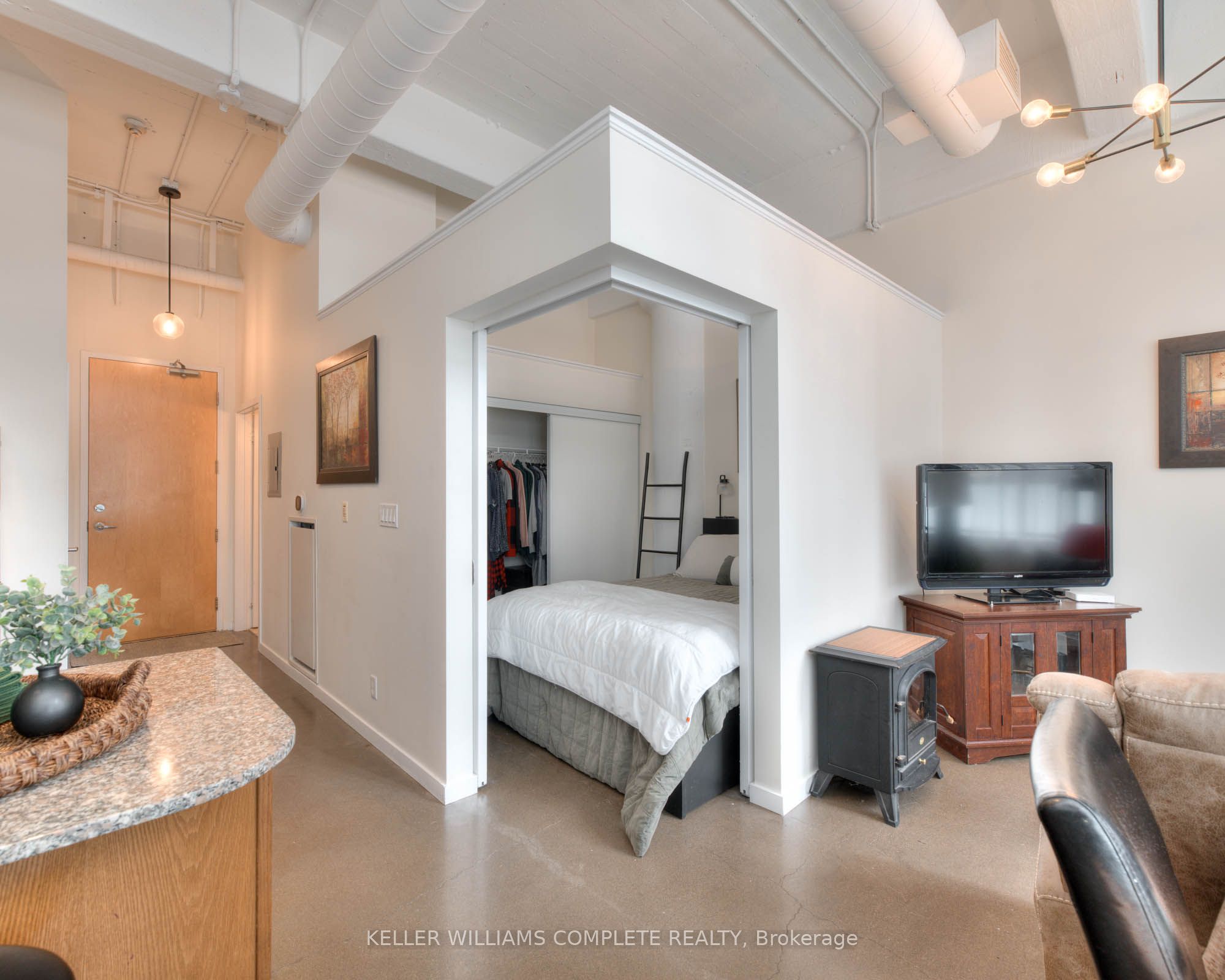 410 King Street W 108 Property Photo 16