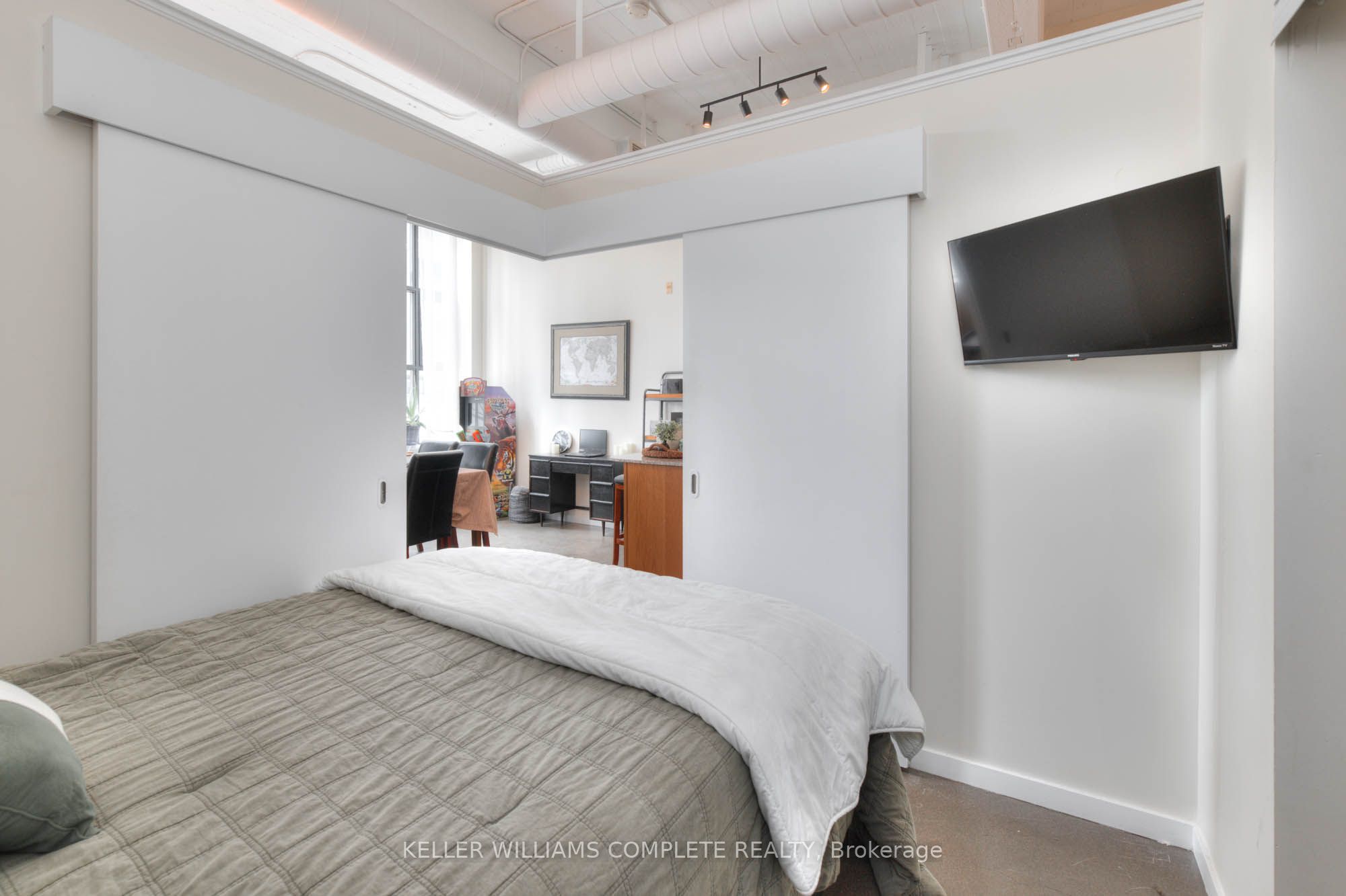 410 King Street W 108 Property Photo 18