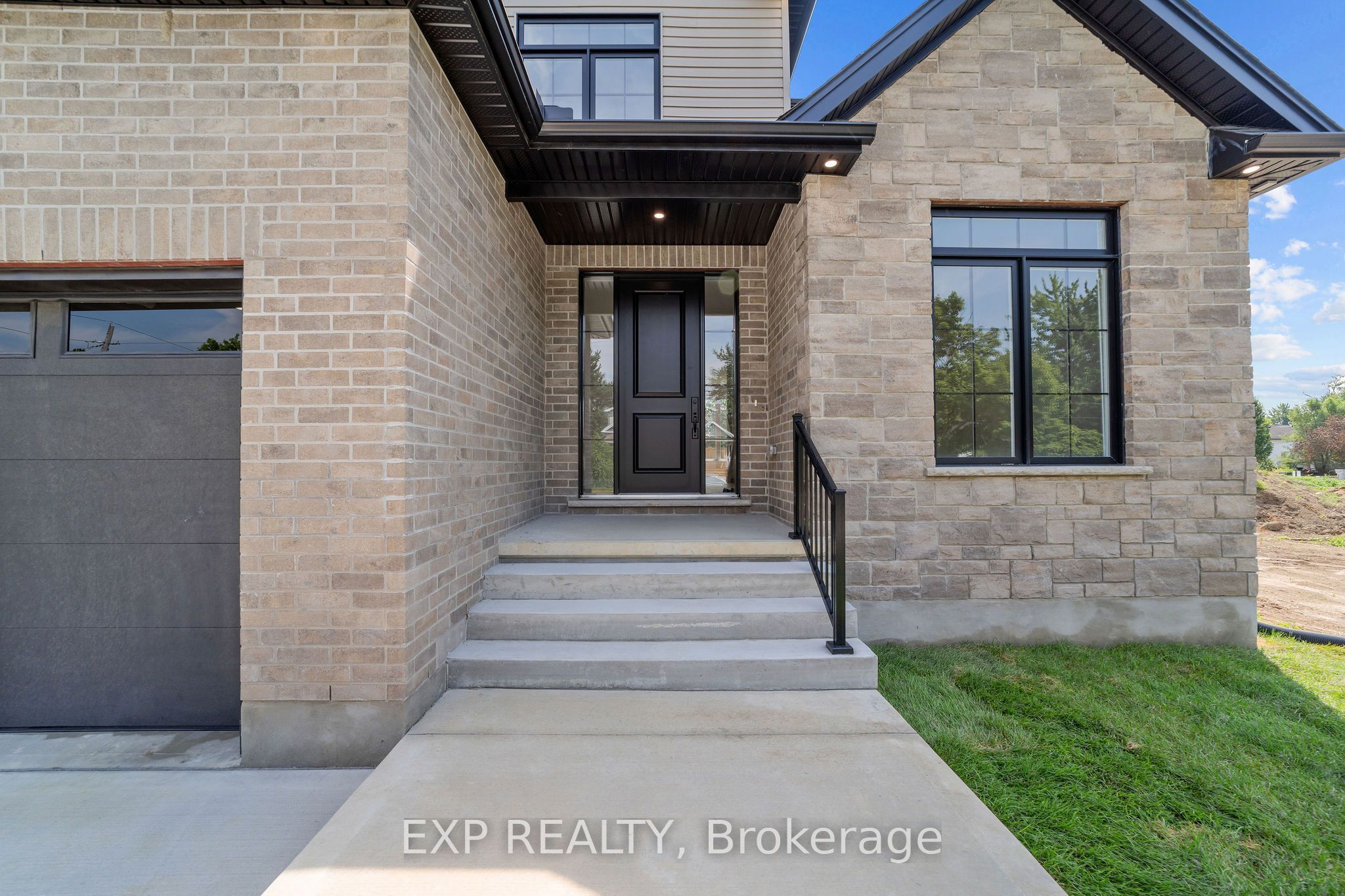 253 John Street Property Photo 2