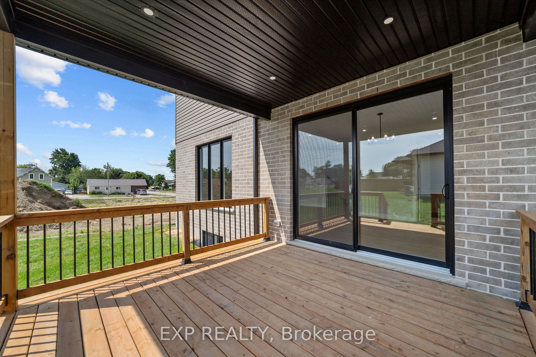 253 John Street Property Photo 3