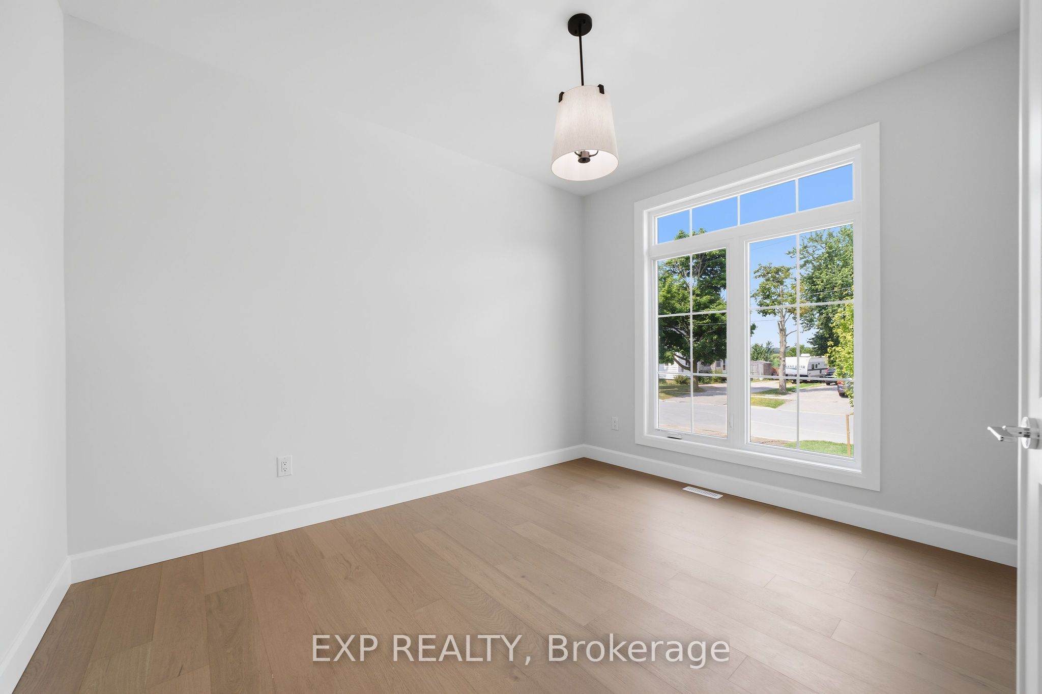 253 John Street Property Photo 12
