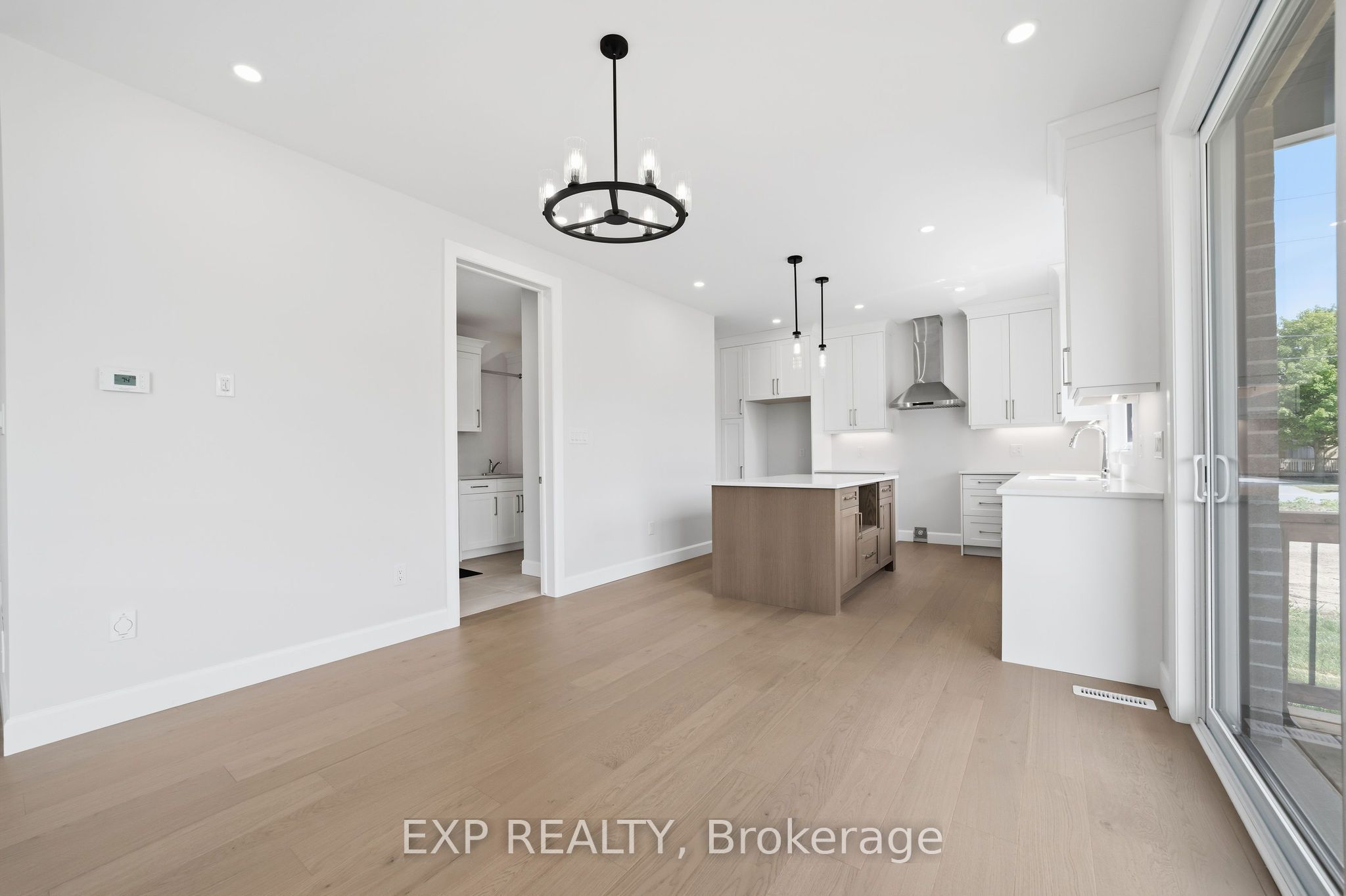 253 John Street Property Photo 16