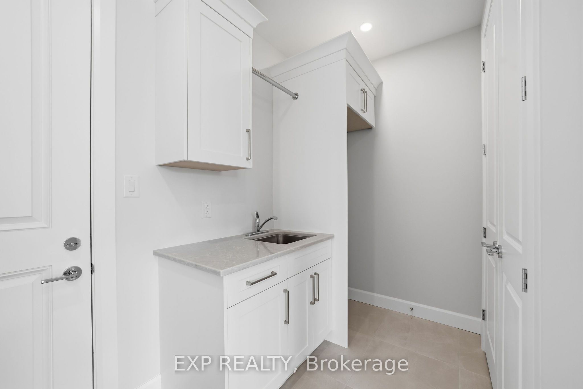 253 John Street Property Photo 19