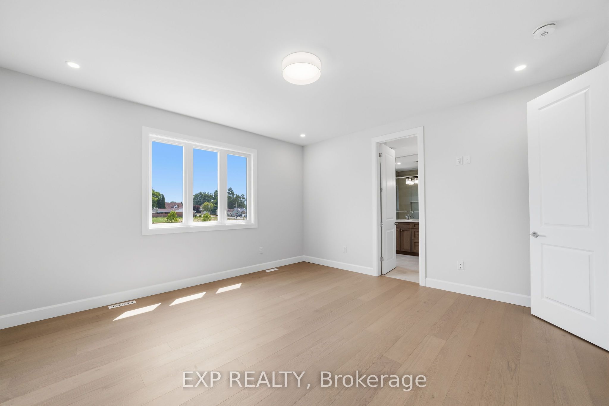 253 John Street Property Photo 22