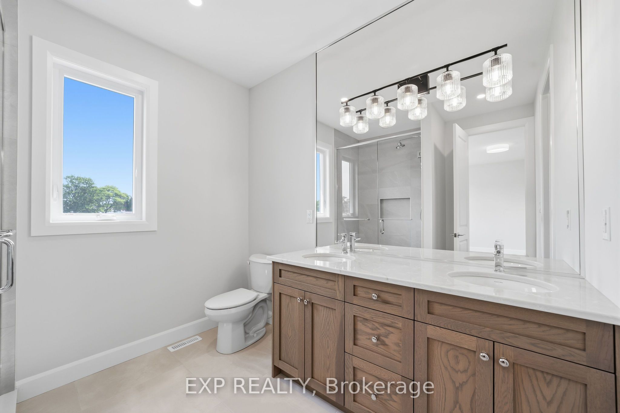253 John Street Property Photo 23
