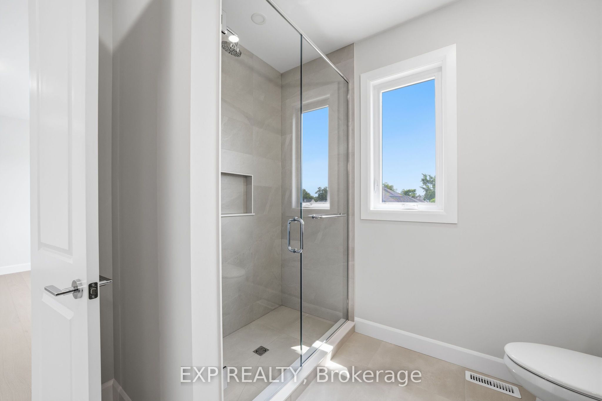 253 John Street Property Photo 24