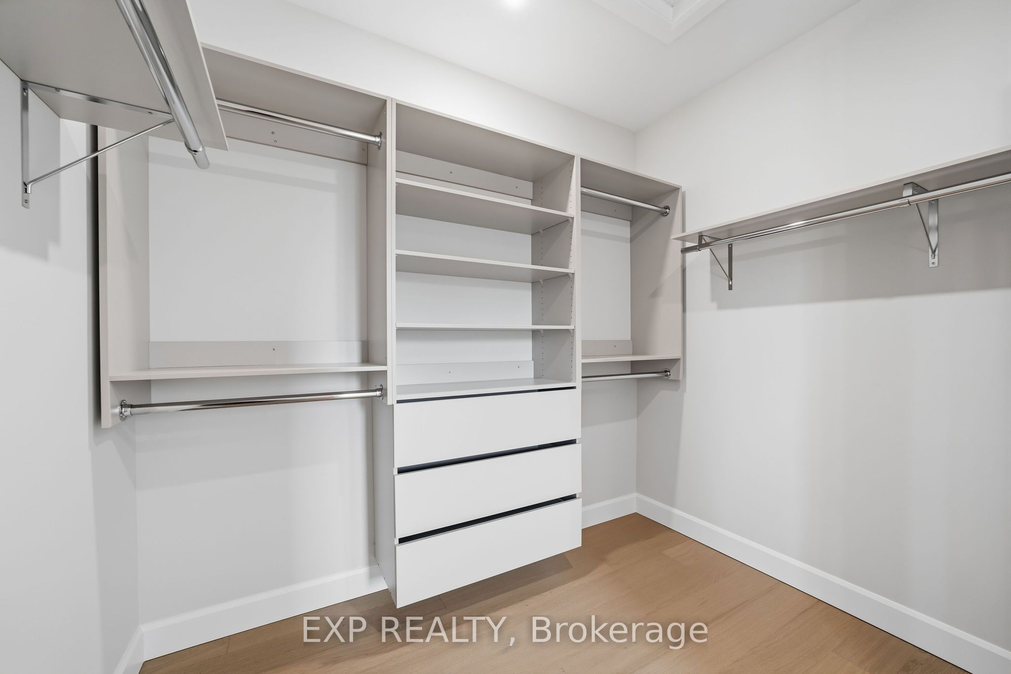 253 John Street Property Photo 26