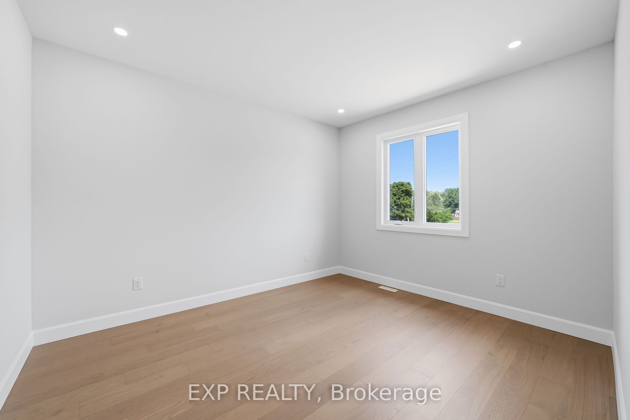 253 John Street Property Photo 28