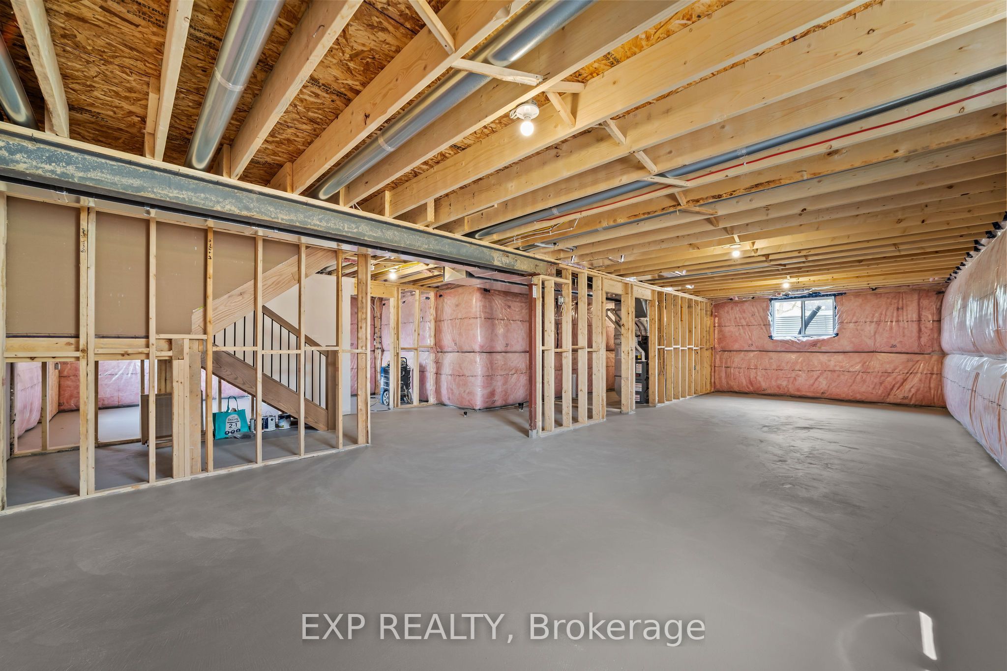253 John Street Property Photo 33