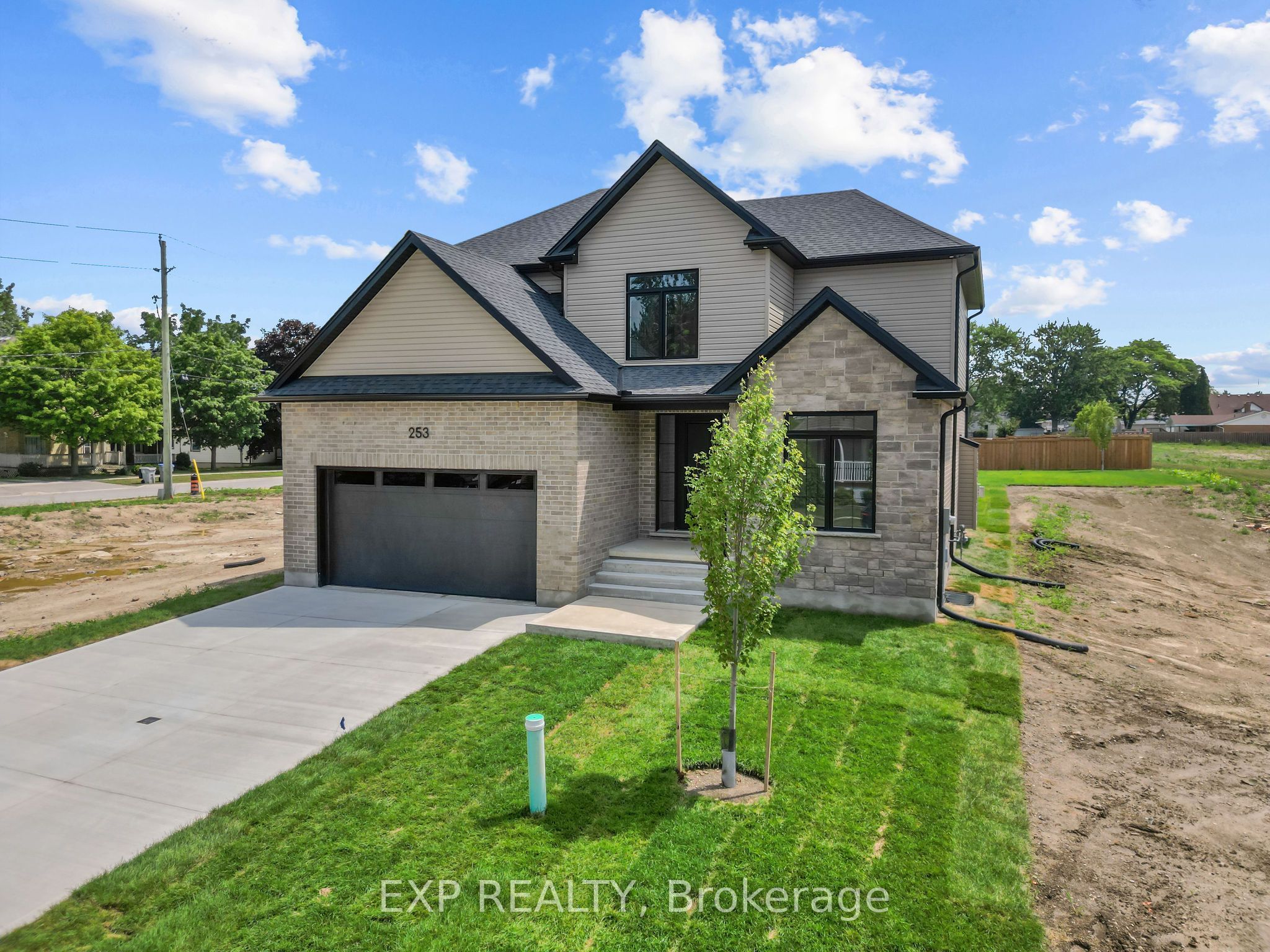 253 John Street Property Photo 35