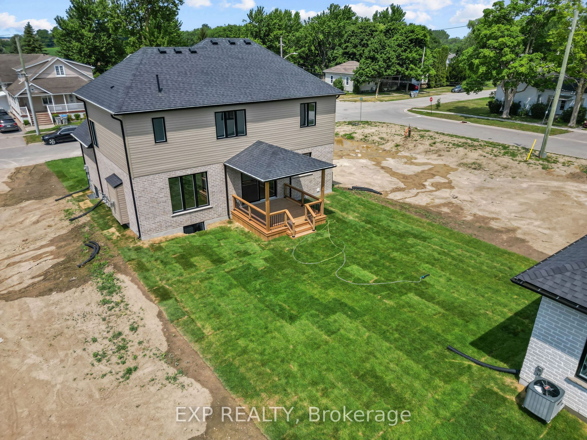 253 John Street Property Photo 38