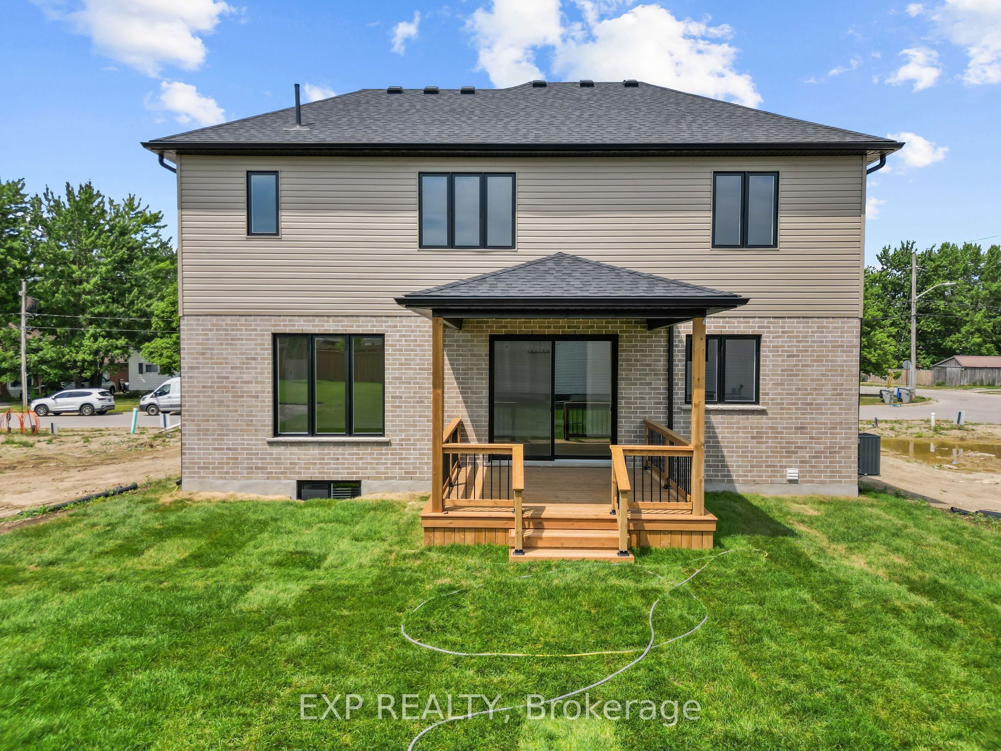 253 John Street Property Photo 40