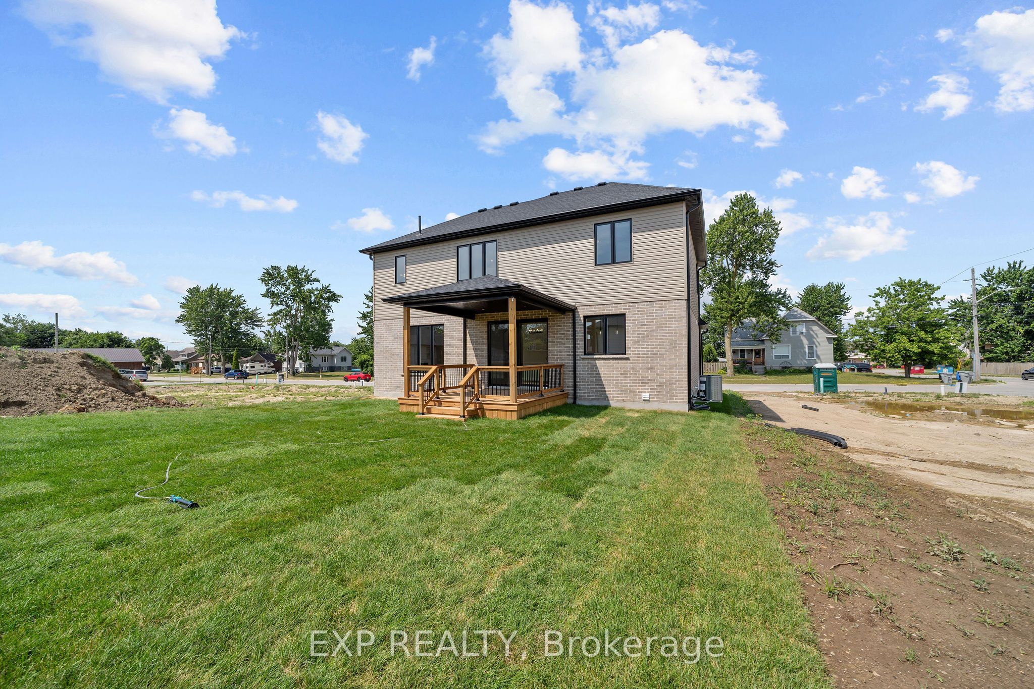 253 John Street Property Photo 43