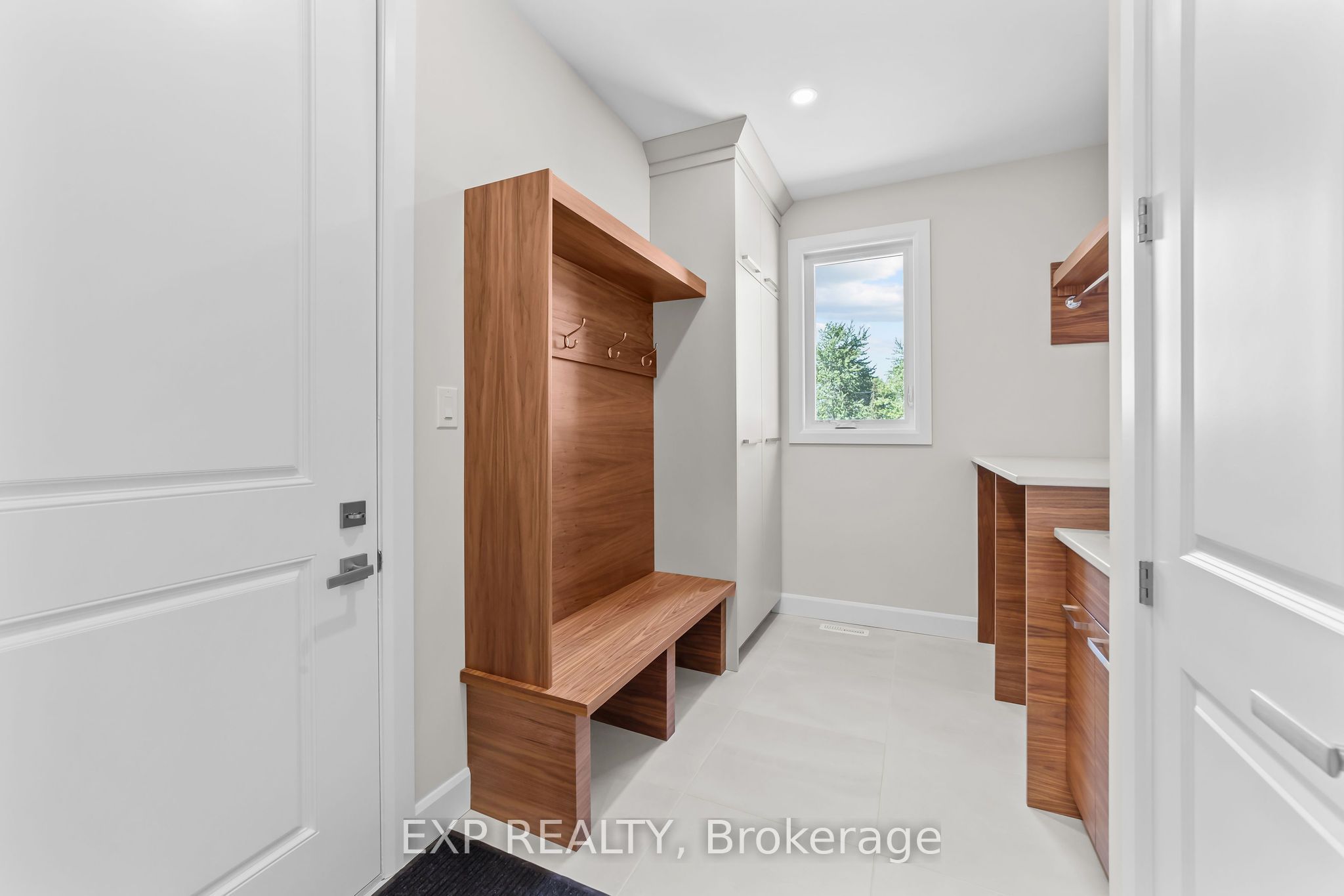 409 Ontario Street Property Photo 13