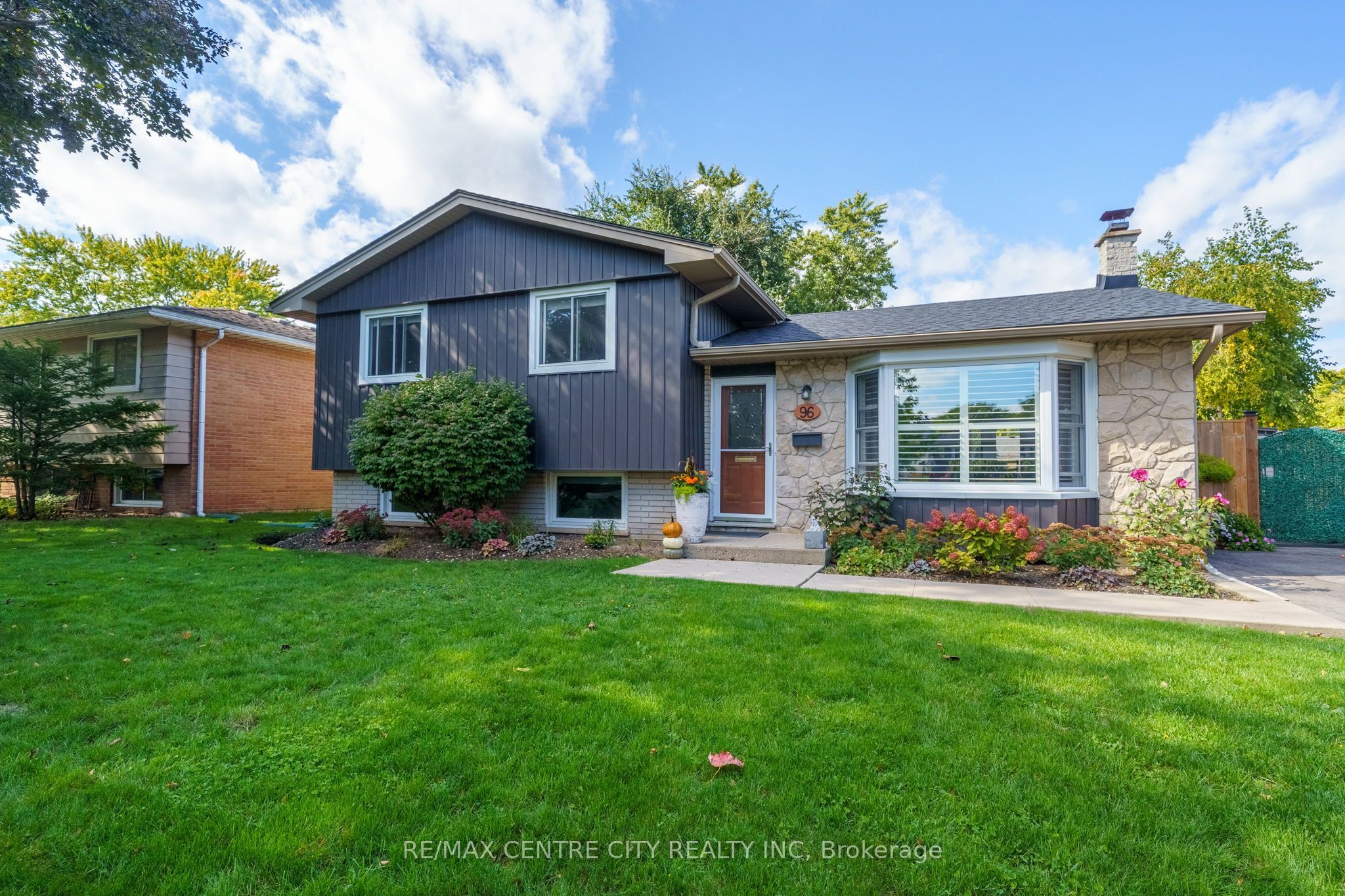 96 Tweed Crescent Property Photo 1