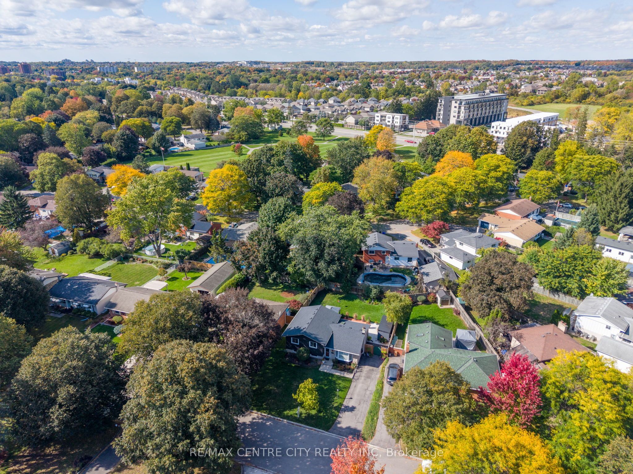 96 Tweed Crescent Property Photo 3
