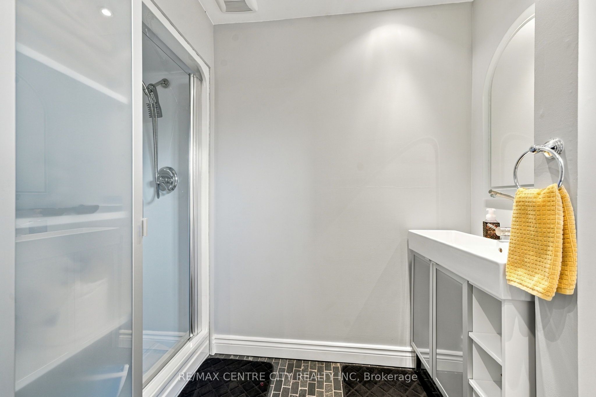 96 Tweed Crescent Property Photo 32