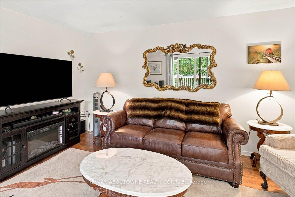 943 Mayfair Crescent Property Photo 10