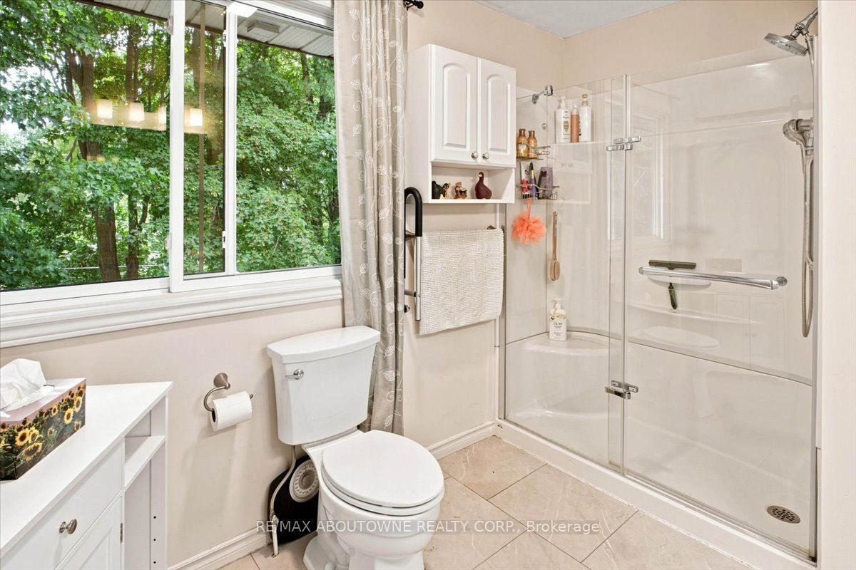 943 Mayfair Crescent Property Photo 13