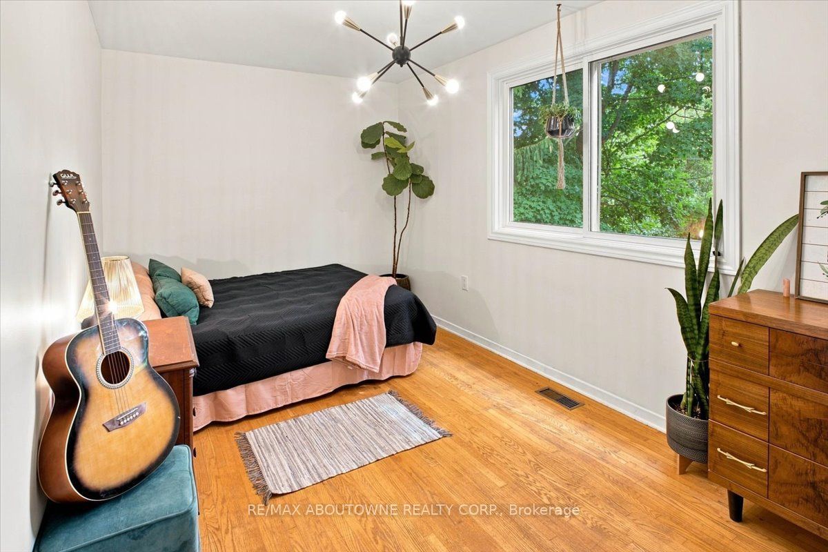 943 Mayfair Crescent Property Photo 15