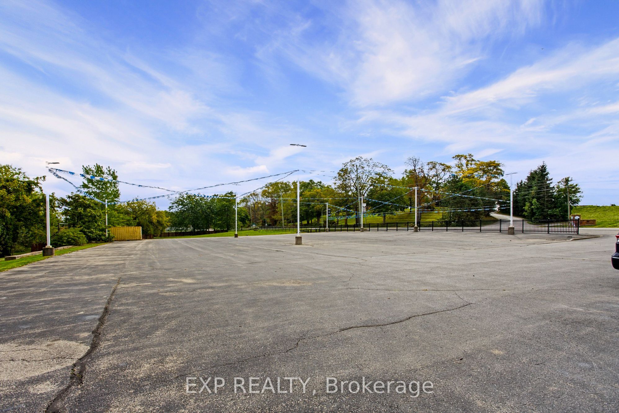4735 King Street E Property Photo 6