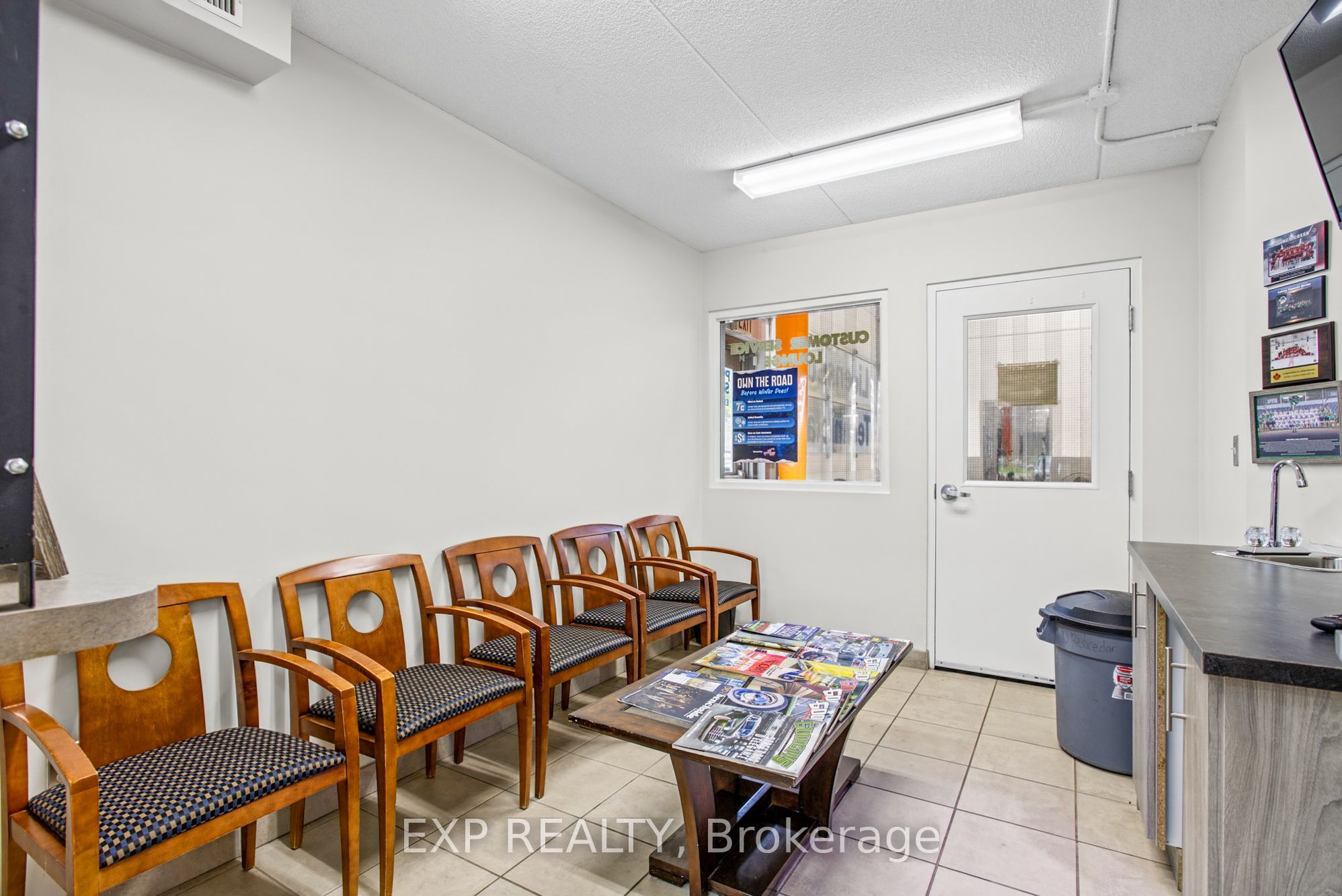 4735 King Street E Property Photo 14