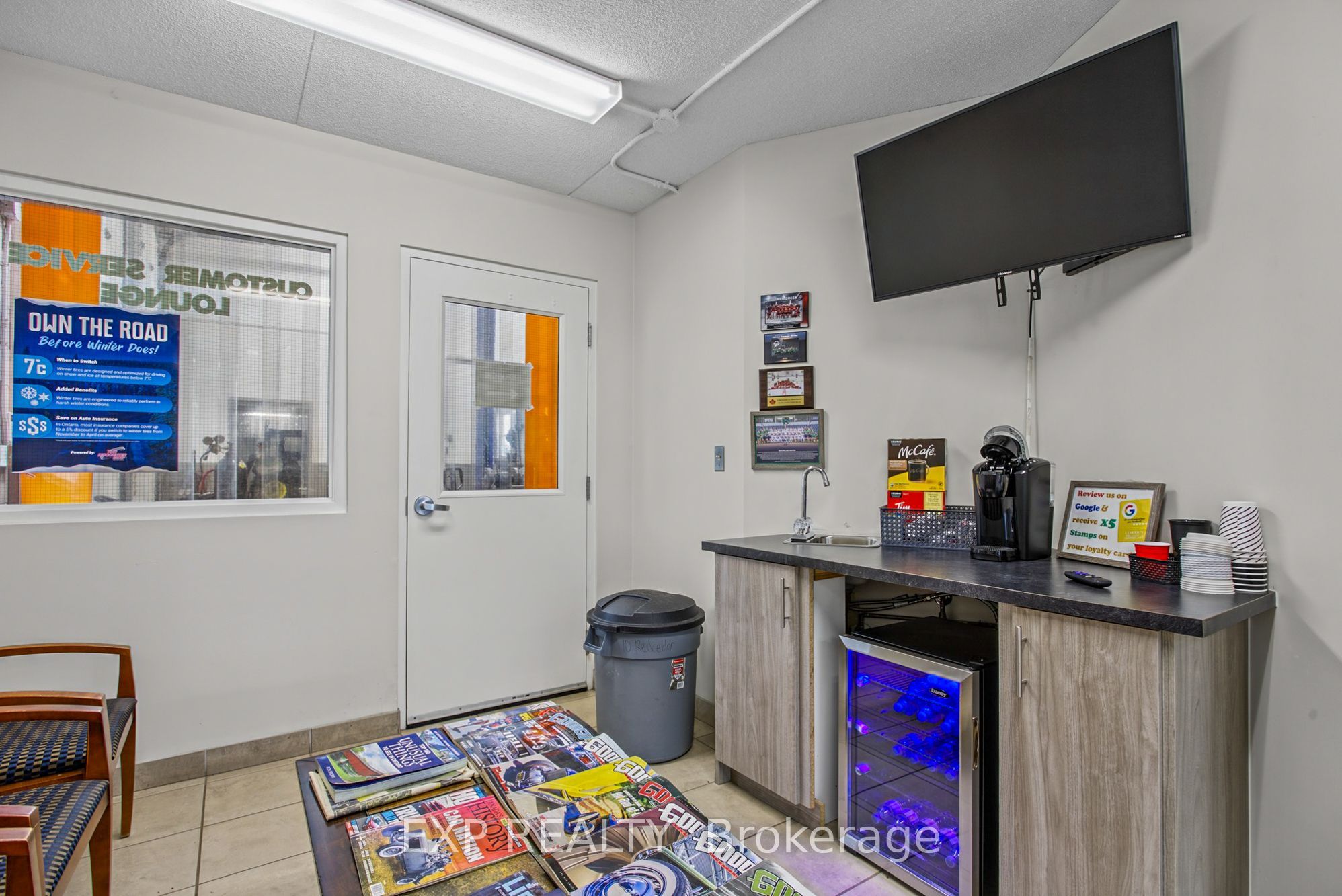 4735 King Street E Property Photo 15