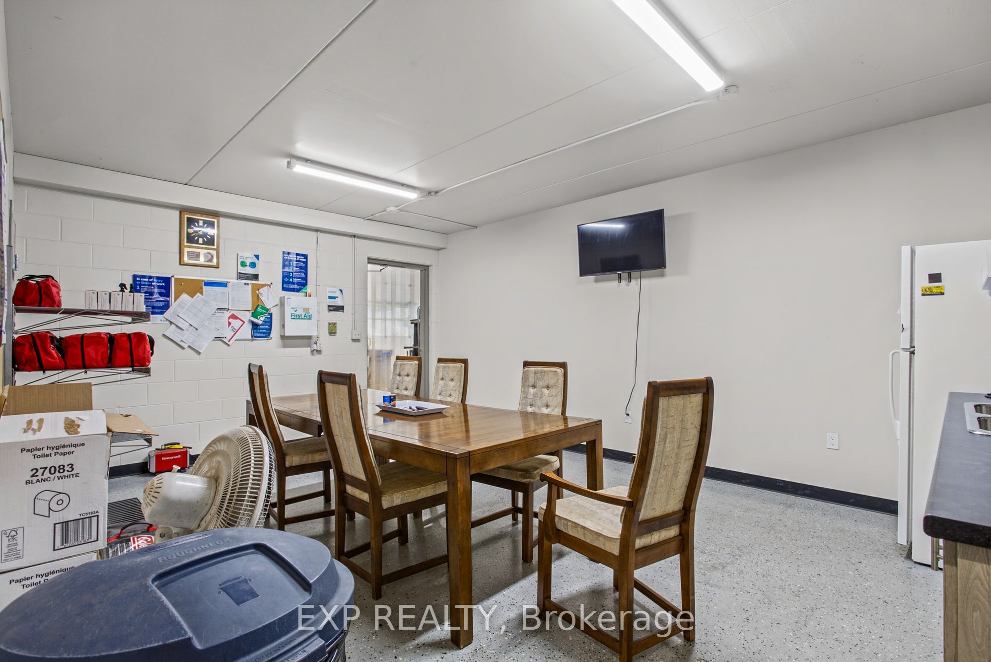 4735 King Street E Property Photo 18