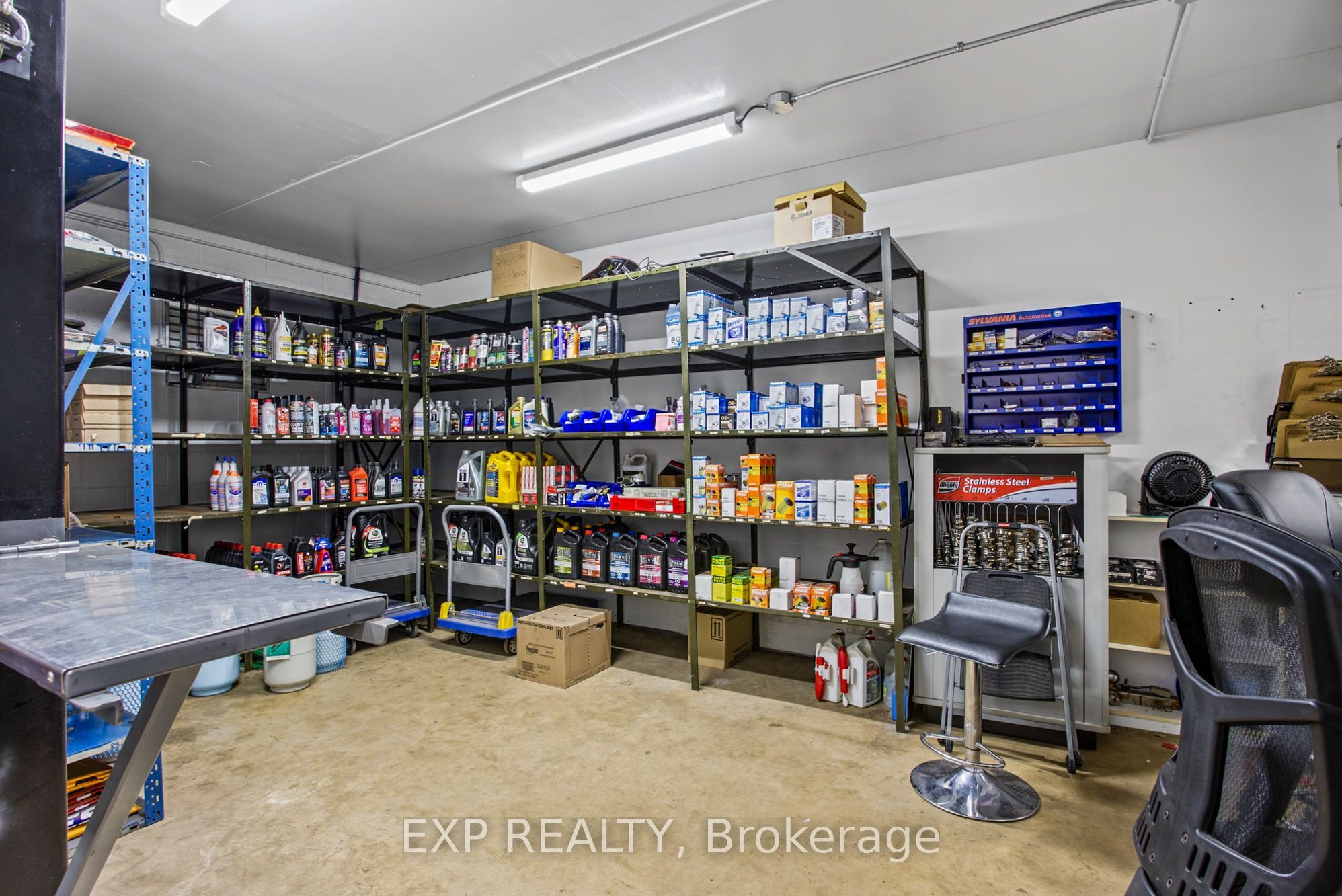 4735 King Street E Property Photo 26