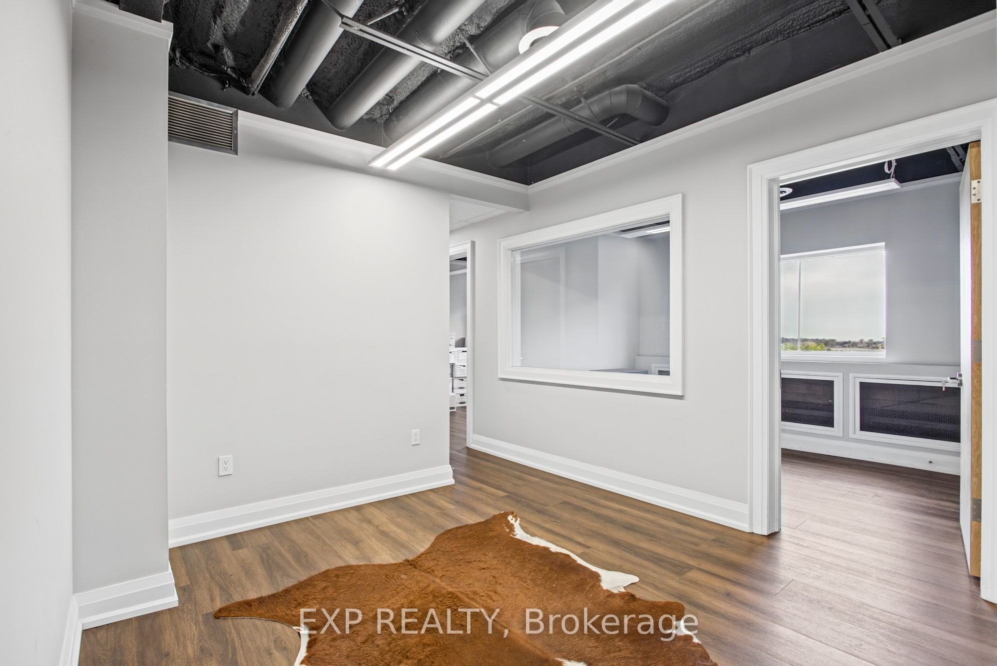 4735 King Street E Property Photo 35
