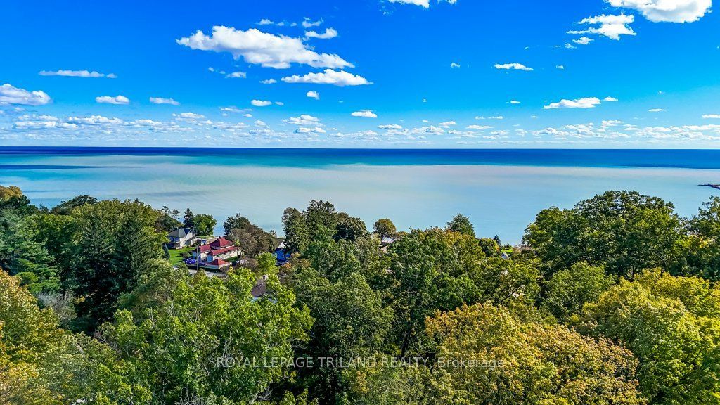 245 Currie Boulevard Property Photo 10