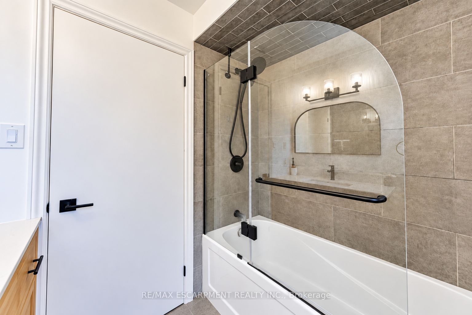 6 Sandra Crescent Property Photo 11