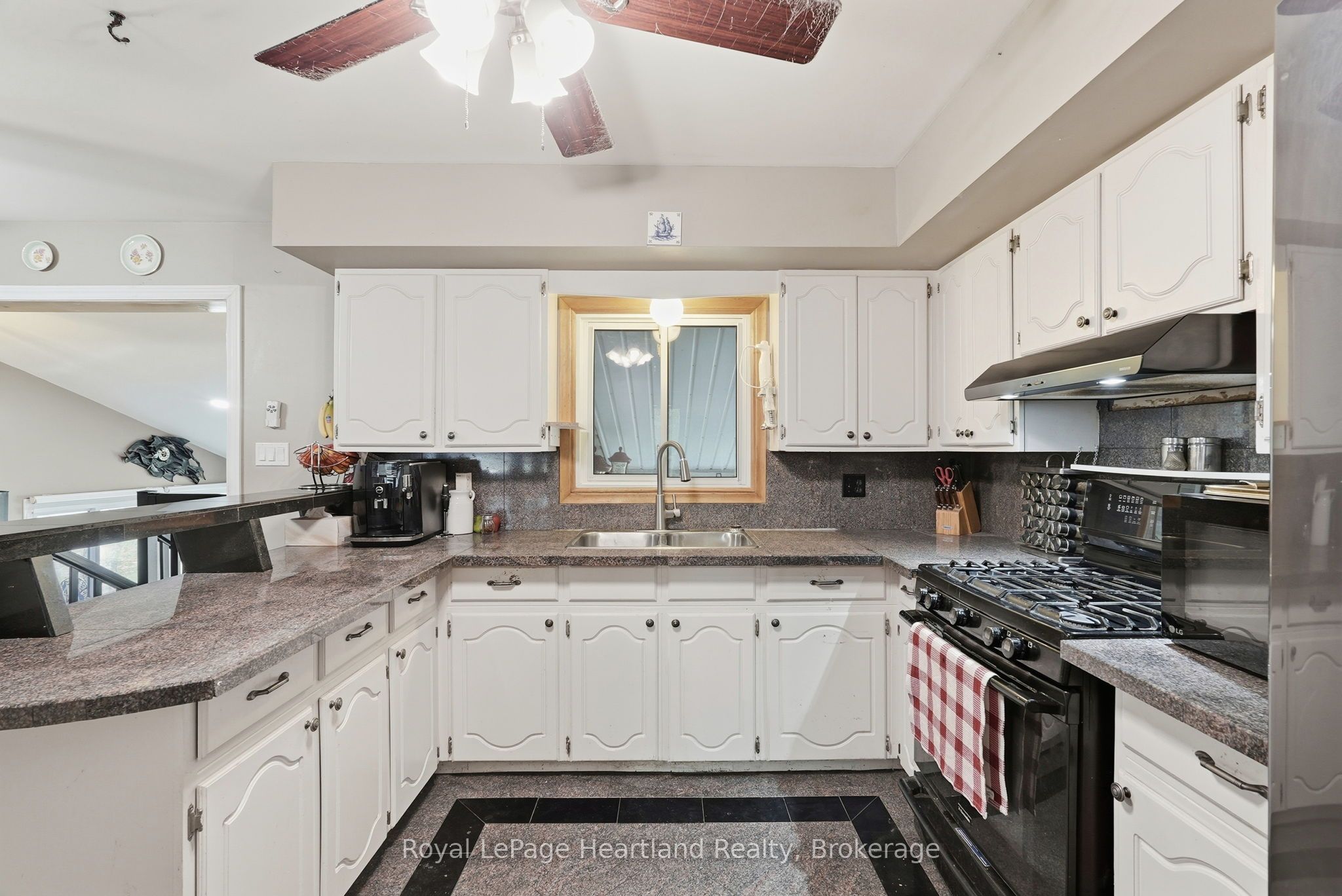 292 Wellington Street Property Photo 7