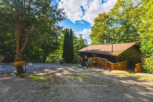 1064 Whiskey Jack Lane Property Photo 1