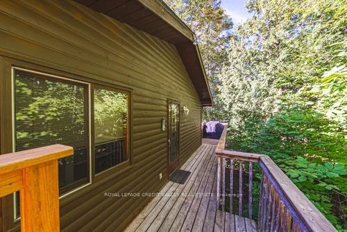 1064 Whiskey Jack Lane Property Photo 3