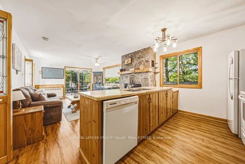 1064 Whiskey Jack Lane Property Photo 6