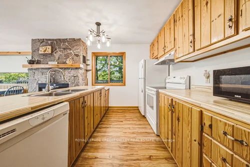 1064 Whiskey Jack Lane Property Photo 8