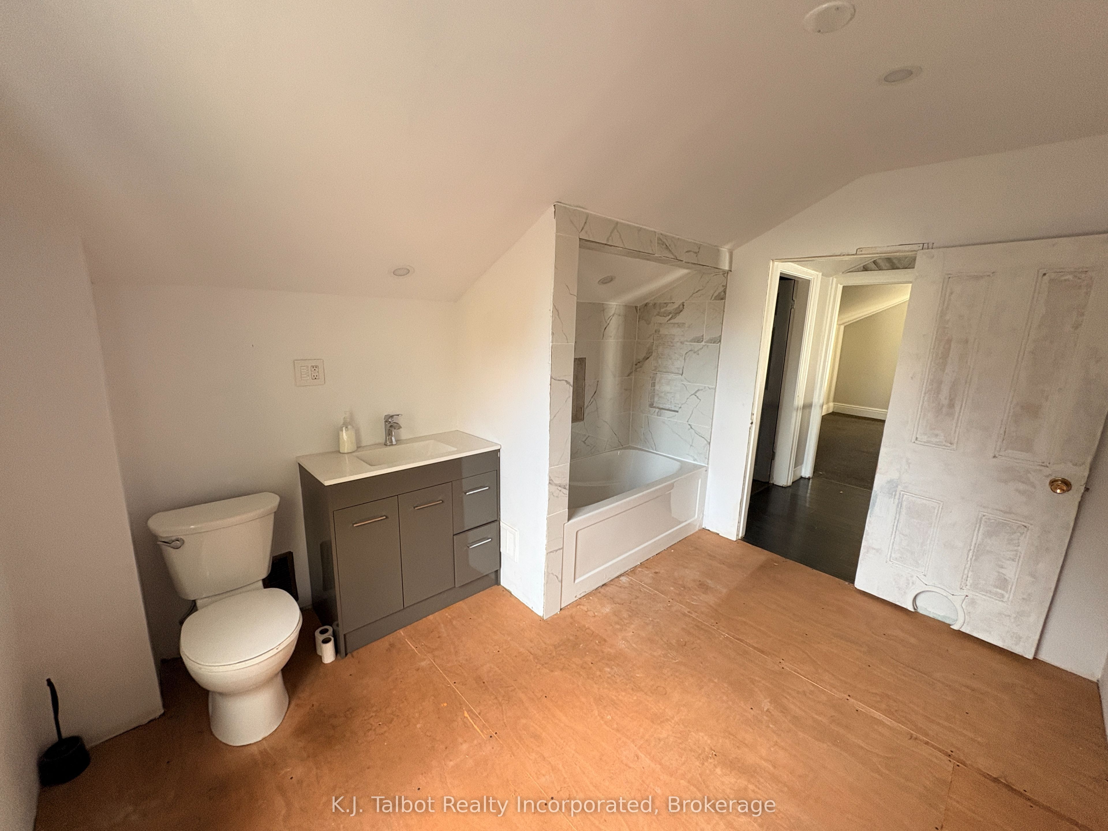 101-103 Bruce Street E Property Photo 16