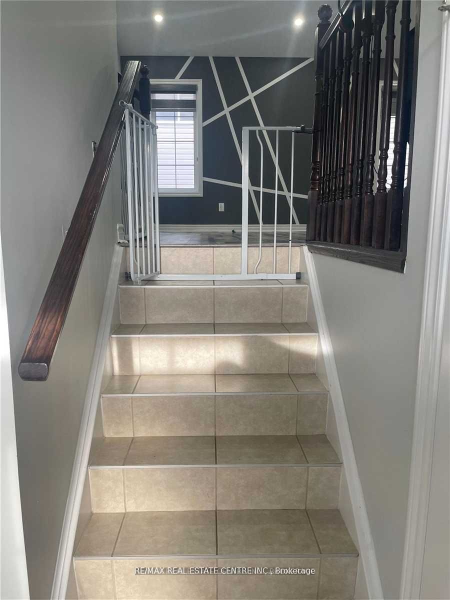 196 Woodbine Avenue A Property Photo 4