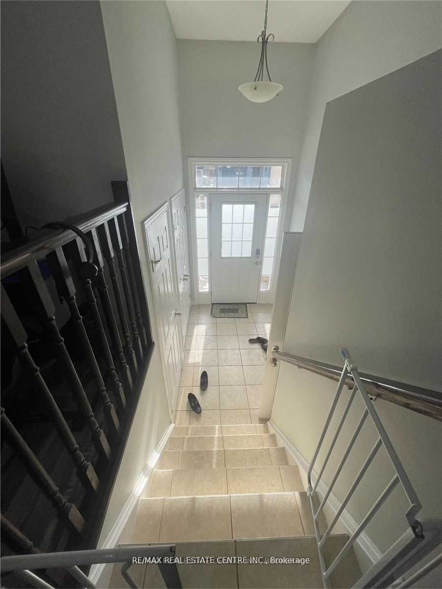 196 Woodbine Avenue A Property Photo 5