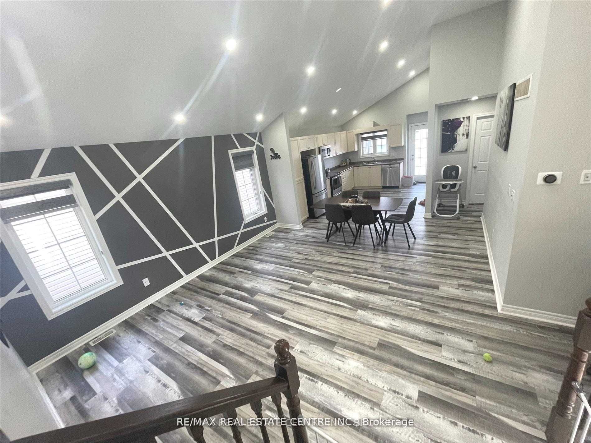 196 Woodbine Avenue A Property Photo 6