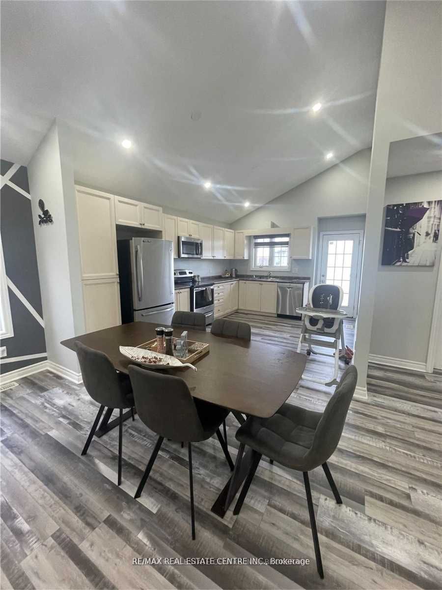 196 Woodbine Avenue A Property Photo 7