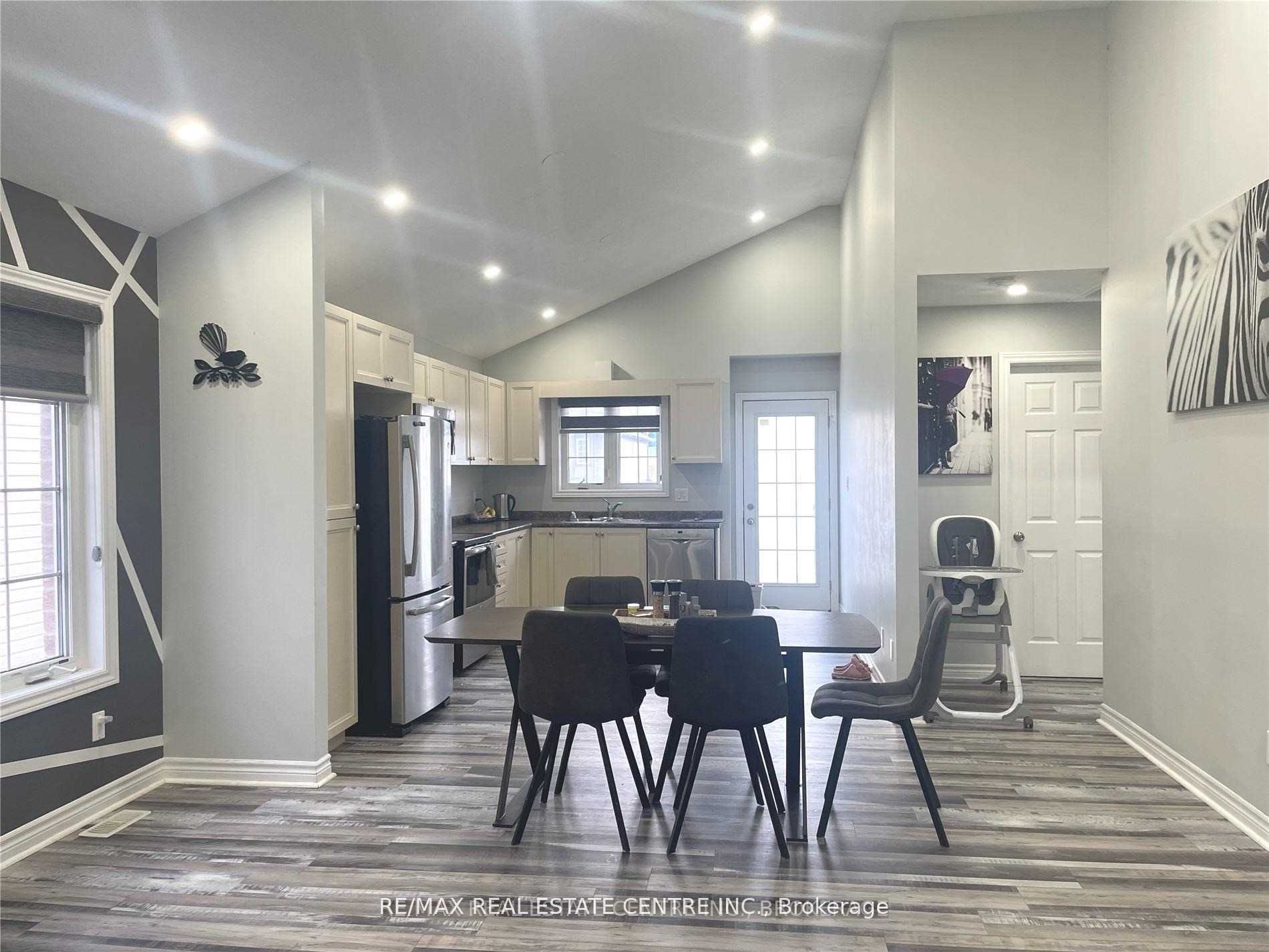 196 Woodbine Avenue A Property Photo 8