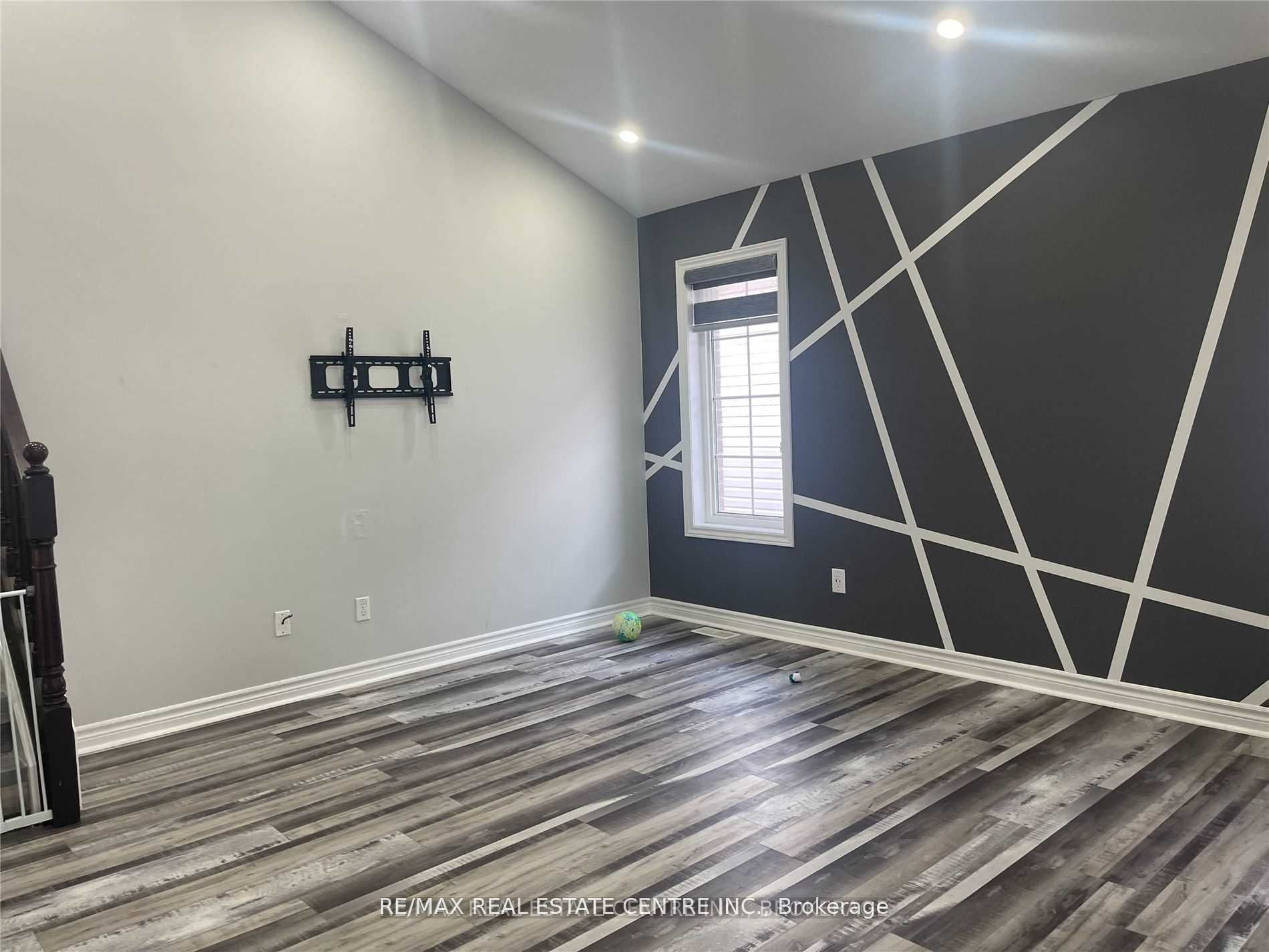 196 Woodbine Avenue A Property Photo 10