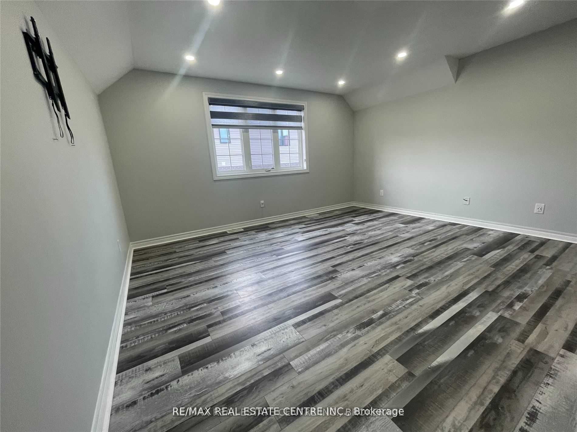 196 Woodbine Avenue A Property Photo 16