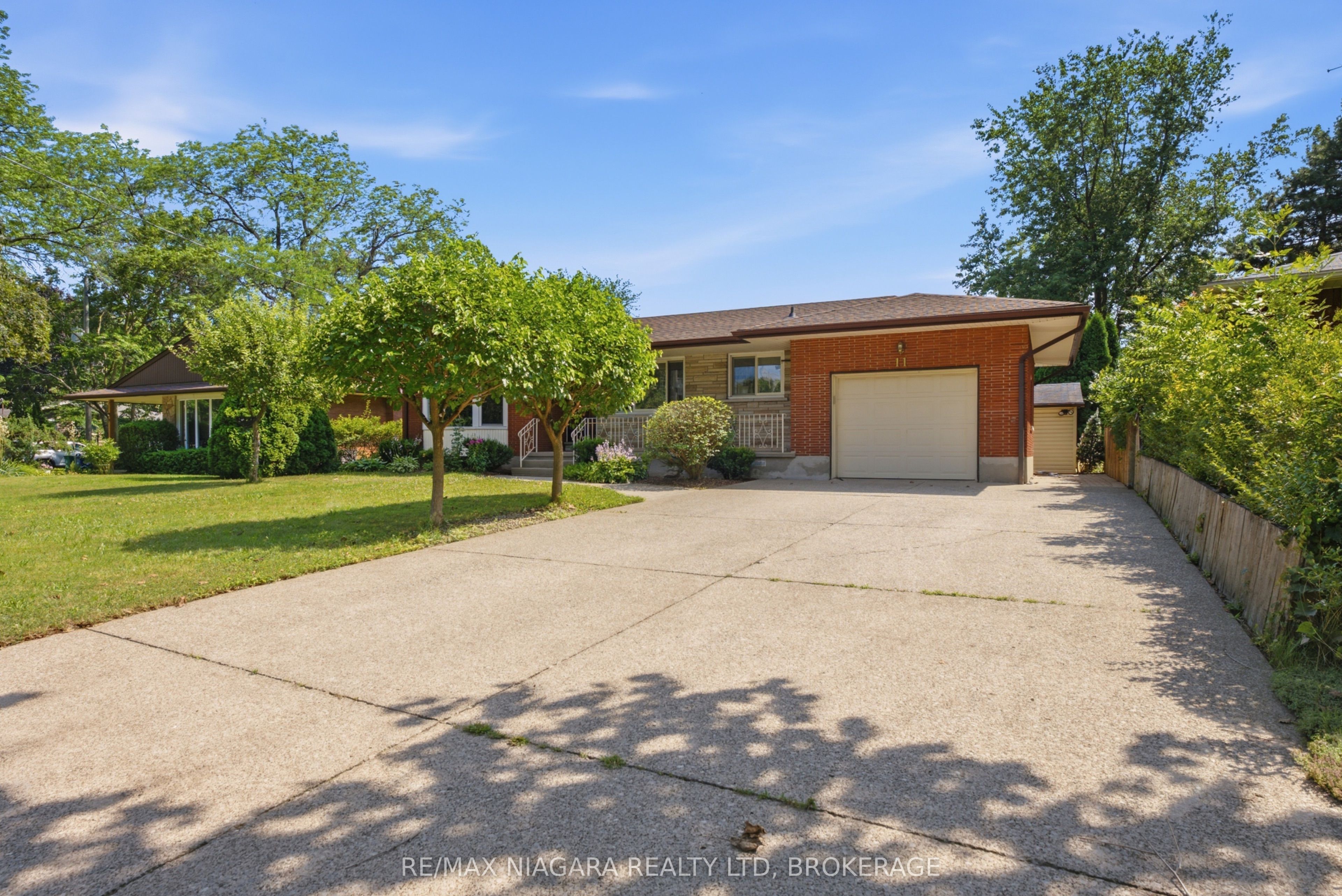 11 Richelieu Drive Property Photo 2